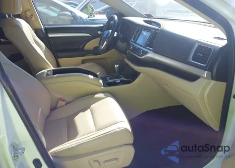 2018 Toyota Highlander Xle z USA, uszkodzony, nr VIN 5TDJZRFH8JS887180